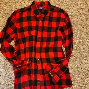 Men’s red plaid shirt.